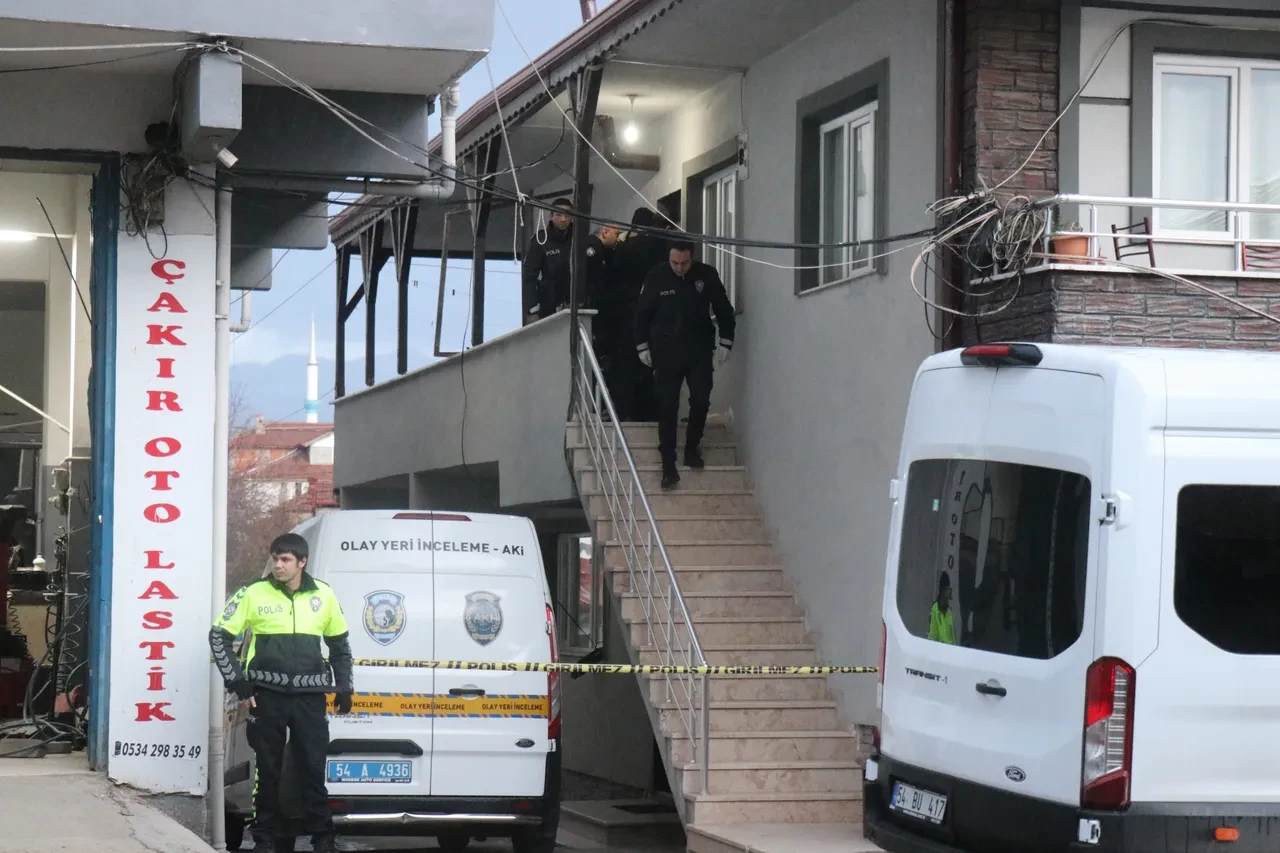 Emekli polis hedef aldı: Eşi ve MHP'li başkan hayatını kaybetti