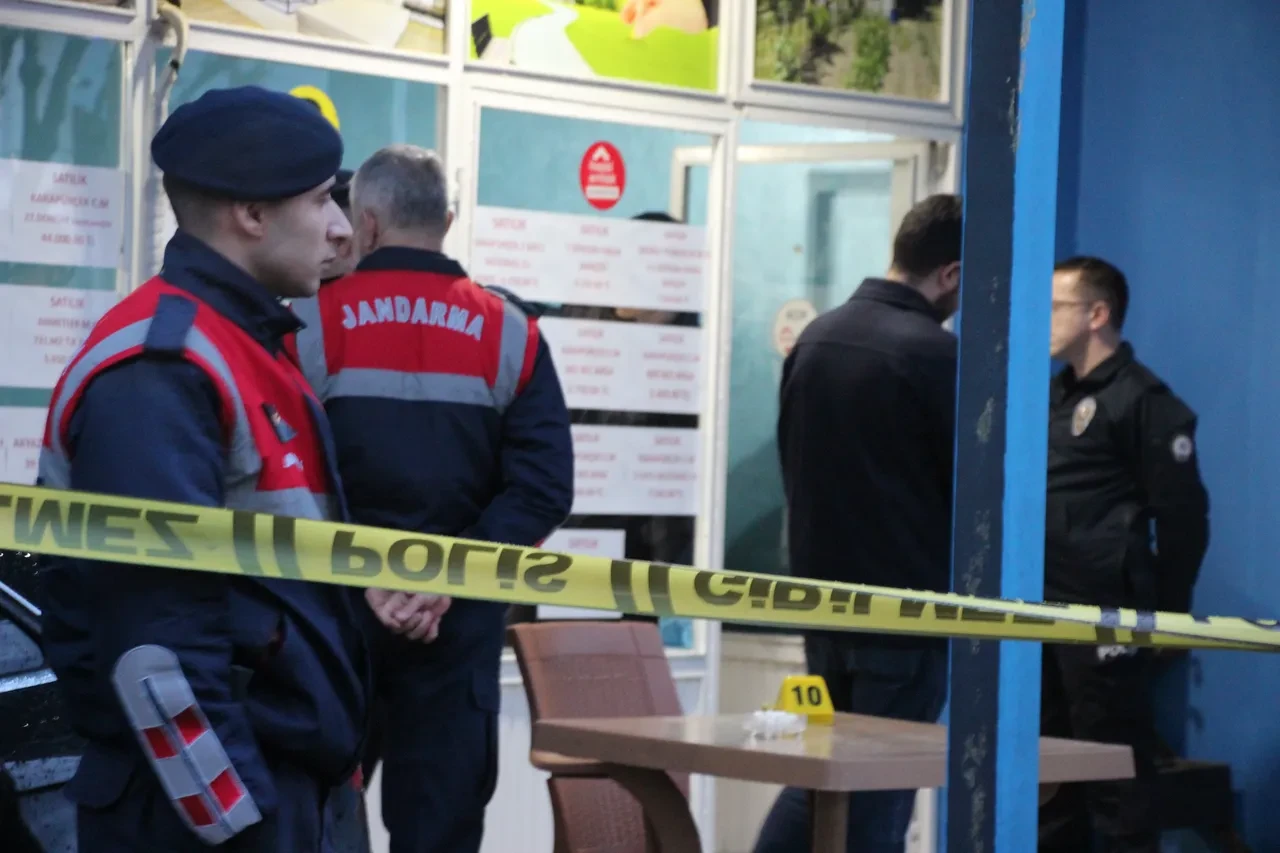 Emekli polis hedef aldı: Eşi ve MHP'li başkan hayatını kaybetti