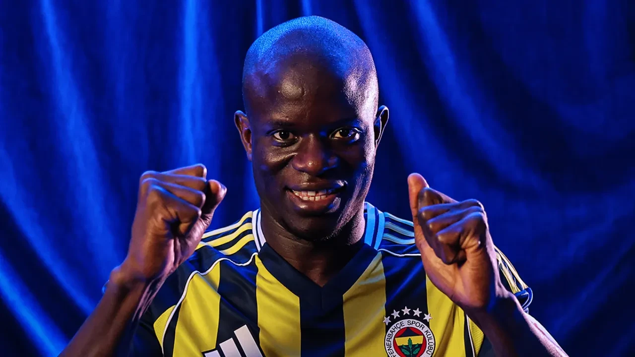 Fenerbahçe'nin yıldızı N'Golo Kante hakkında özel açıklamalar: "Kupa almanız için ihtiyacınız olan kişidir"