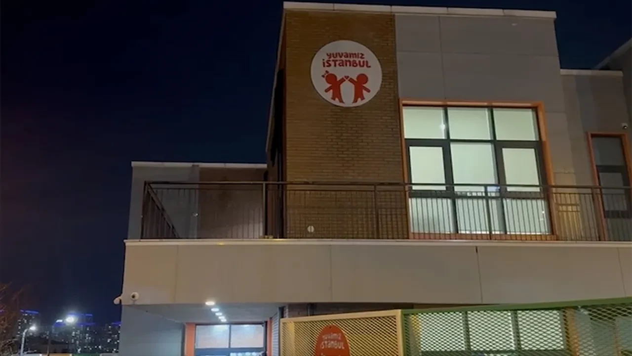 İBB kreşinde rezalet! İstismar iddialarına yönelik yeni görüntüler ortaya çıktı: Çocukları koridorda soydular!