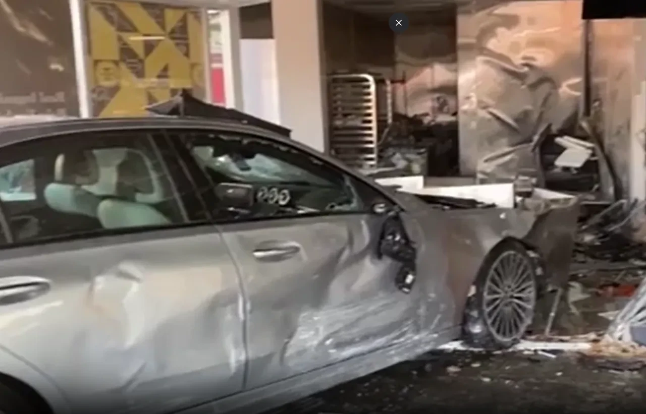 Los Angeles'ta feci kaza! Araç markete daldı: 3 ölü 6 yaralı