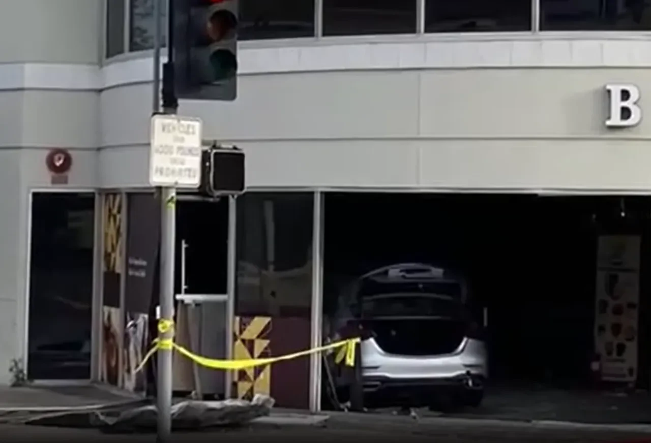 Los Angeles'ta feci kaza! Araç markete daldı: 3 ölü 6 yaralı