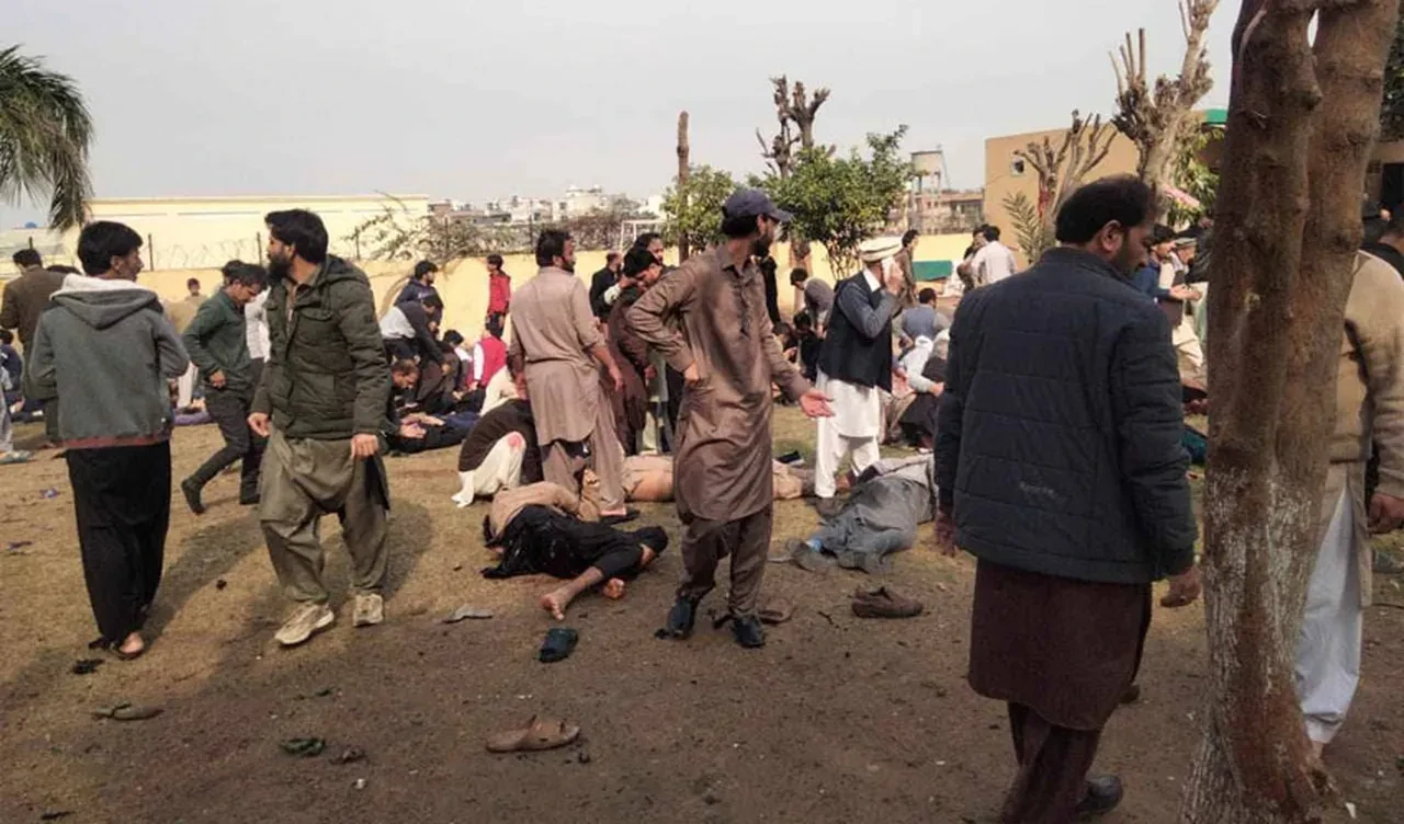 Pakistan'da cami kana bulandı! Cuma namazı sırasında bombalı saldırı: Çok sayıda ölü ve yaralı var