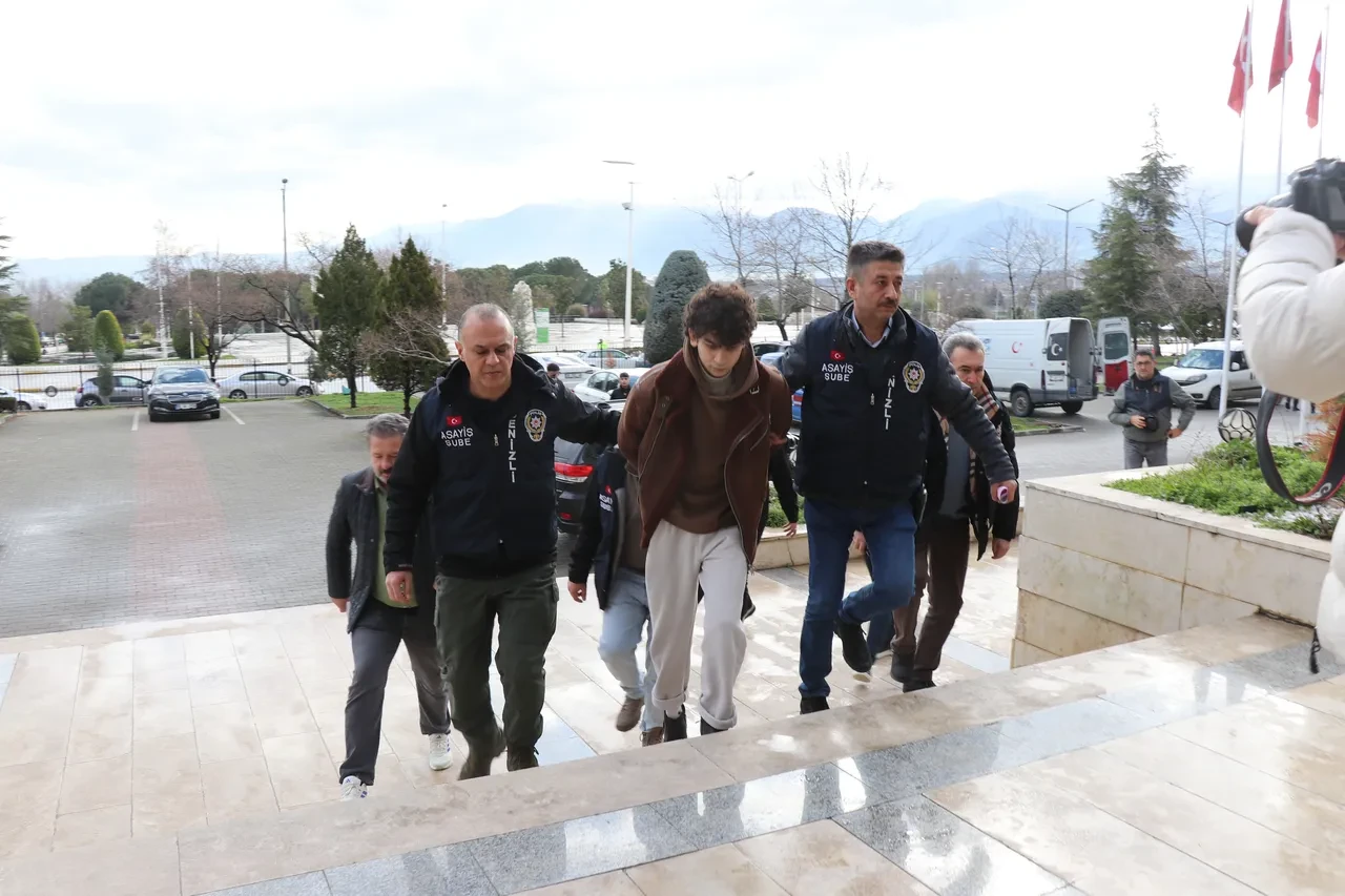 Sosyal medyada tanıştılar, buluşunca dehşet yaşandı! Ustanın cesedi kamyonet kasasında kanlar içinde bulundu 