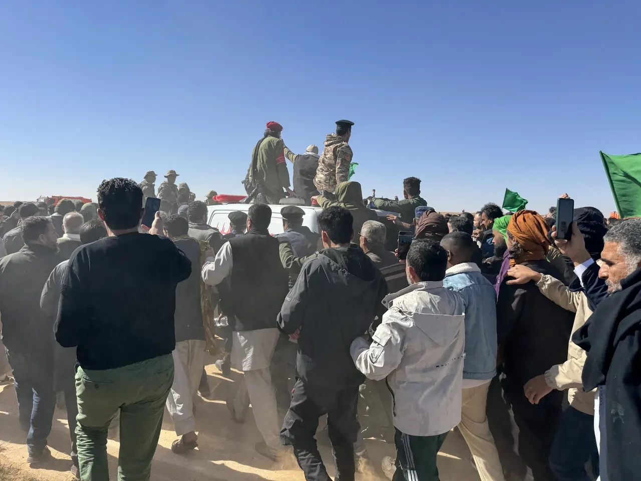 Suikasta uğrayan Seyfülislam Kaddafi toprağa verildi! Cenazeye bayraklar damga vurdu