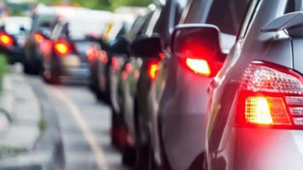 Sürücüler dikkat: İki madde daha eklendi! Trafikte bunu yapan motor ve bisiklet 5.000 TL ceza ödeyecek