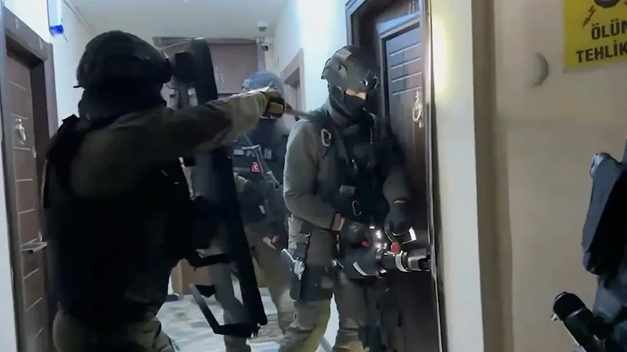 Terör örgütü MLKP'ye operasyonda gözaltına alınan 77 şüpheli tutuklandı