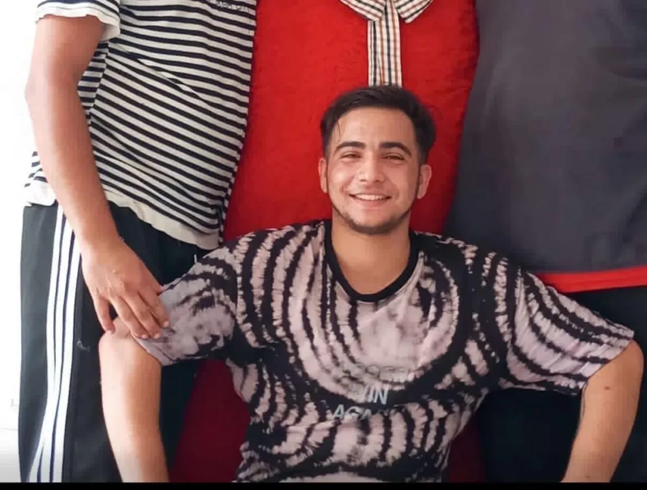 Tribünden düşerek ölen taraftar toprağa verildi! Babasının feryatları yürekleri dağladı