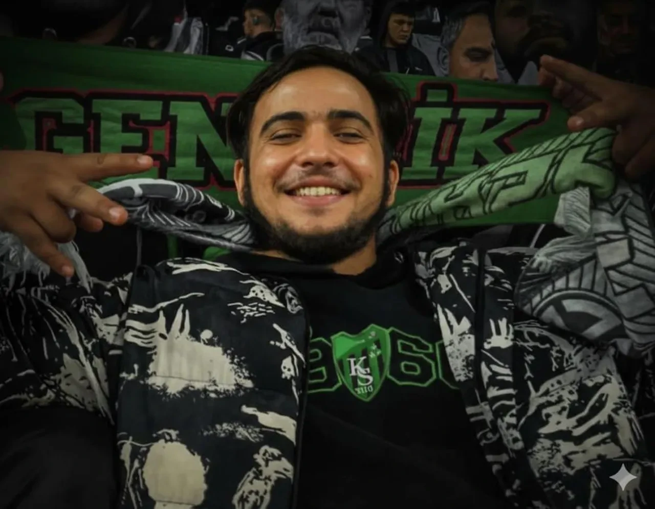 Tribünden düşerek ölen taraftar toprağa verildi! Babasının feryatları yürekleri dağladı