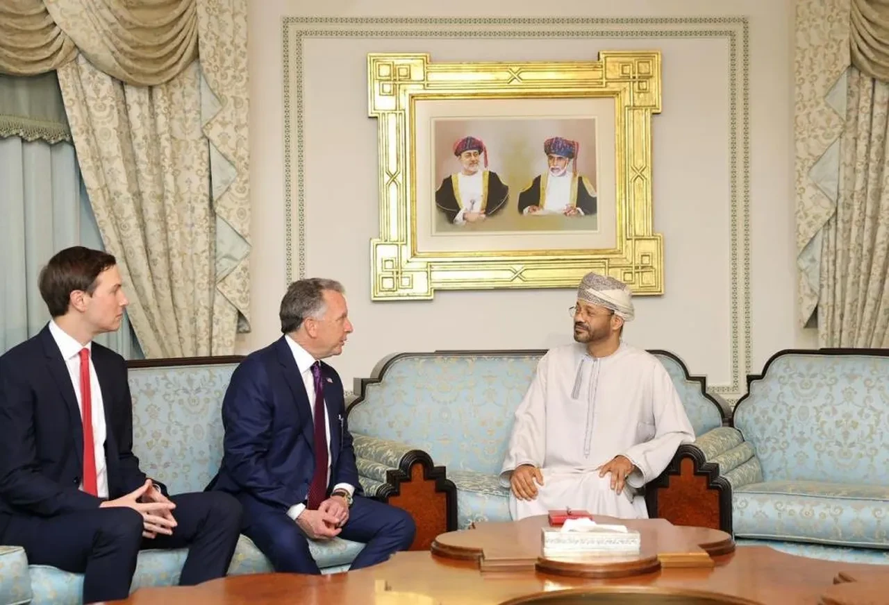 Umman'daki görüşme sonrası ABD'den 2 hamle! İran'la petrol ticareti yapan 15 şirkete yaptırım ve Abraham Lincoln uçak gemisi paylaşımı