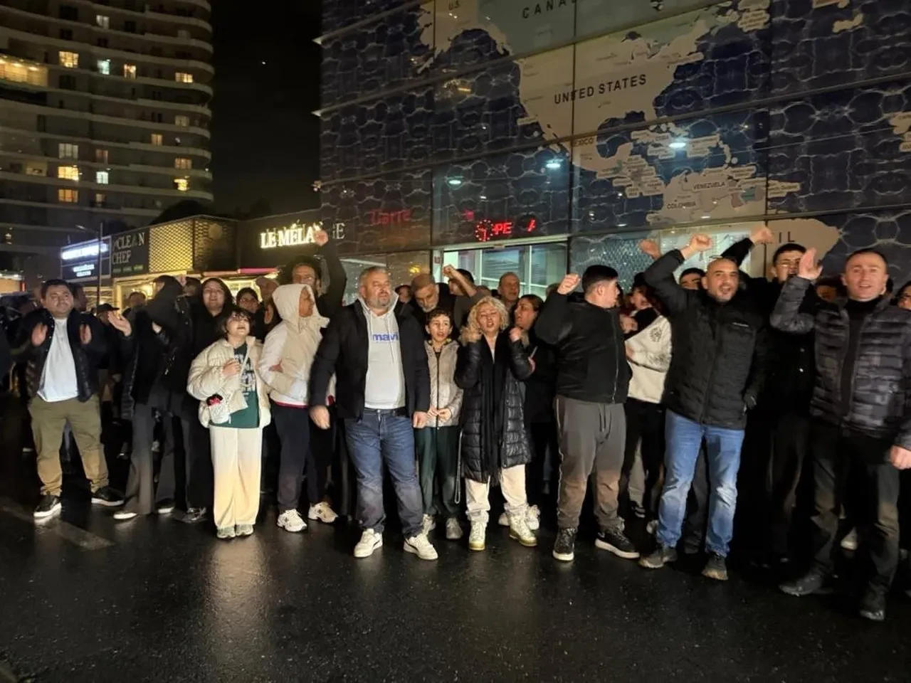 Başakşehir’deki dev sitede 5 milyon liralık usulsüz işlem iddiası! Sakinler ayaklandı