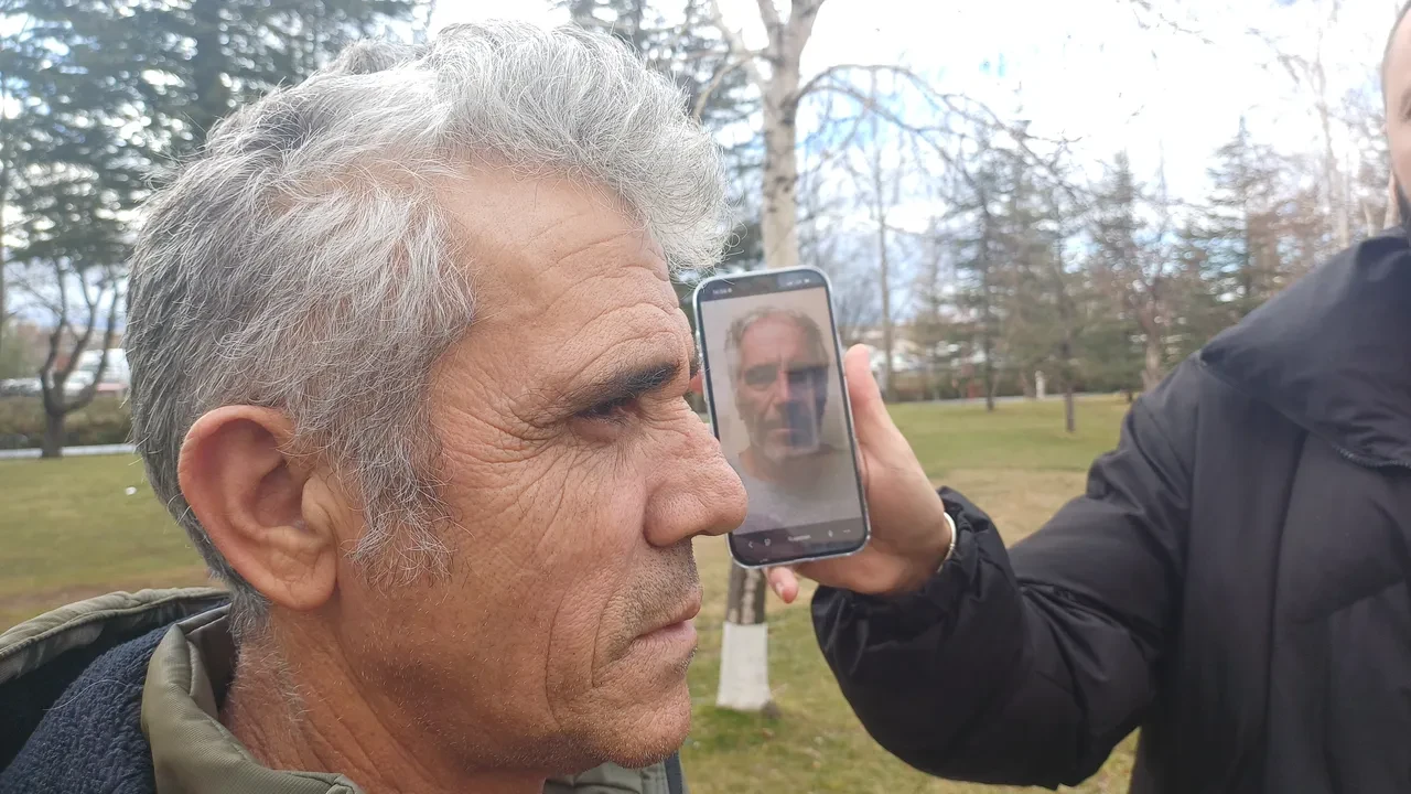 Epstein'e benzetilen Kayserili isyan etti! Tarzını değiştirme kararı aldı: 'Yüz ifademi nasıl değiştireceğim?'