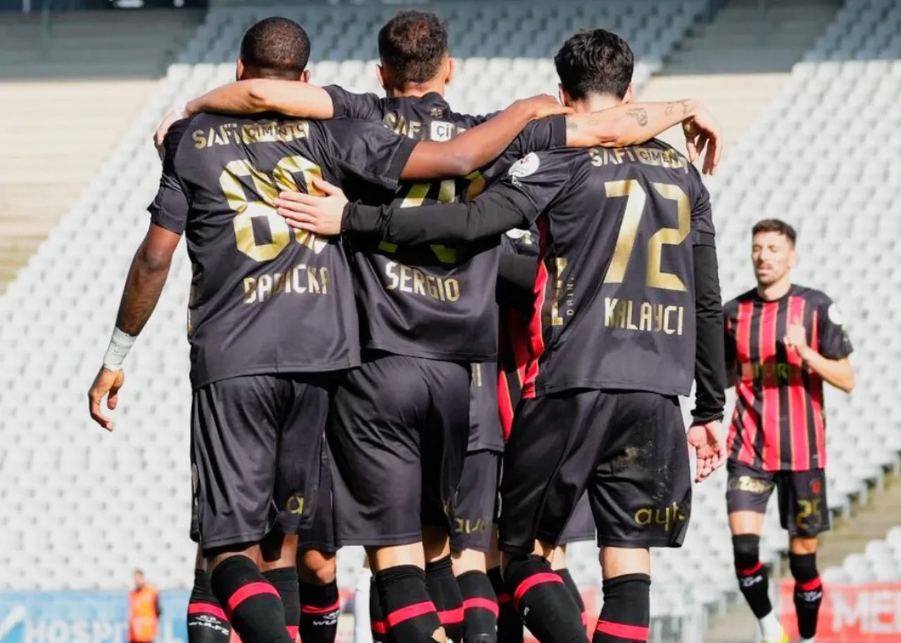 Fatih Karagümrük Antalyaspor'u mağlup etti: Trendyol Süper Lig'de 2 ay sonra zafer!