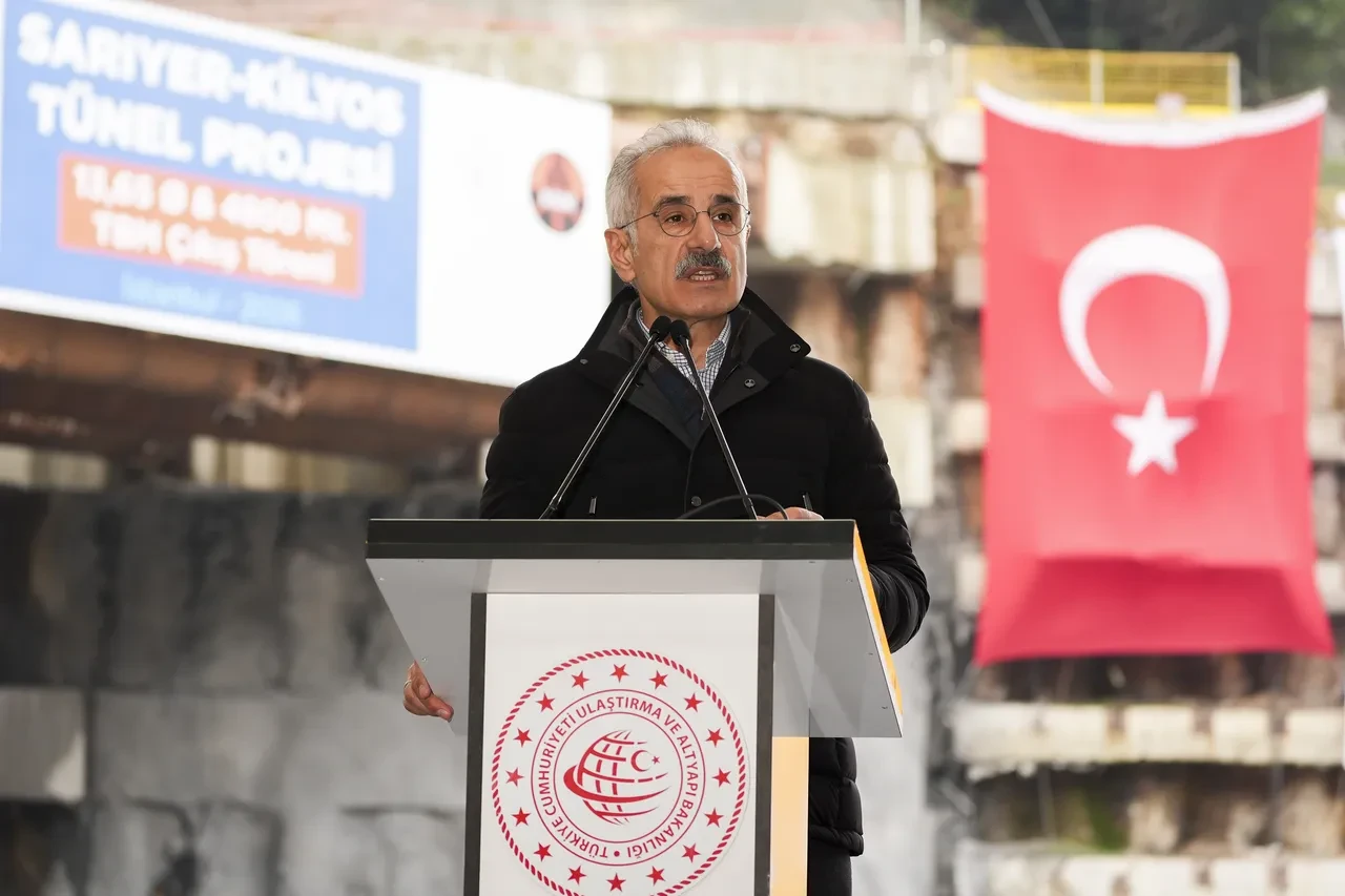 İstanbul'da 35 dakika süren yol 5 dakikaya düşecek! Bakan Uraloğlu duyurdu: Proje ile trafik rahatlayacak 