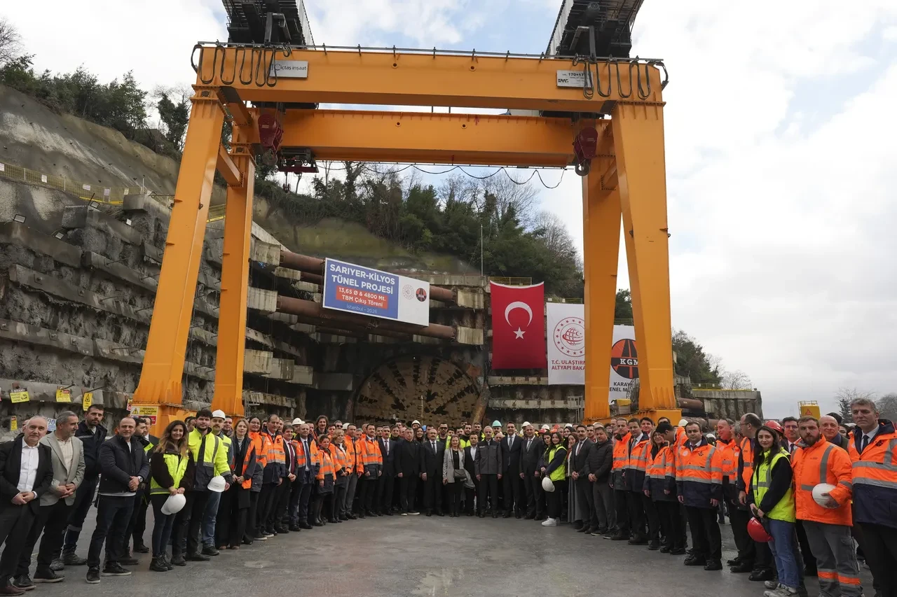 İstanbul'da 35 dakika süren yol 5 dakikaya düşecek! Bakan Uraloğlu duyurdu: Proje ile trafik rahatlayacak 