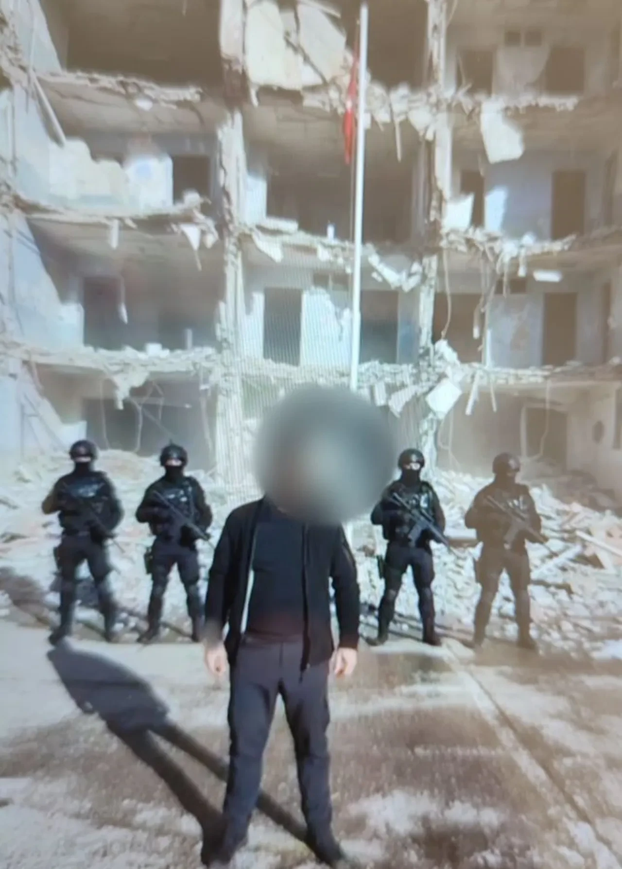 Kendilerini MİT görevlisi olarak tanıttılar, 1,5 milyon TL’lik vurgun yaptılar