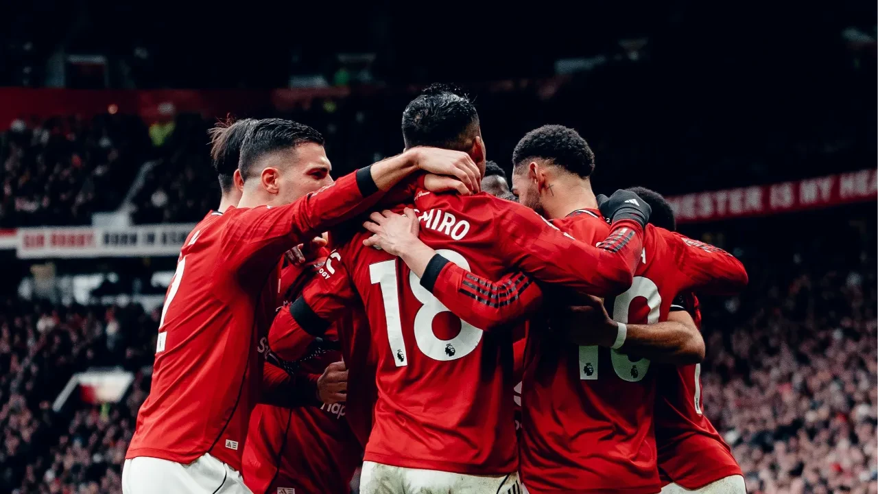 Manchester United fırtınası: Michael Carrick ile 4'te 4 oldu!