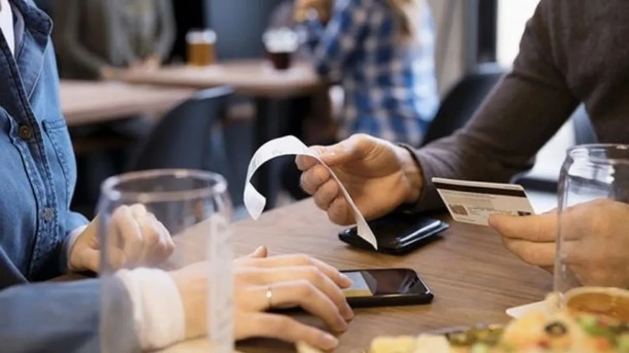 Restoranlarda yeni uygulama: Kuver kalktı, gönüllü bahşiş geldi