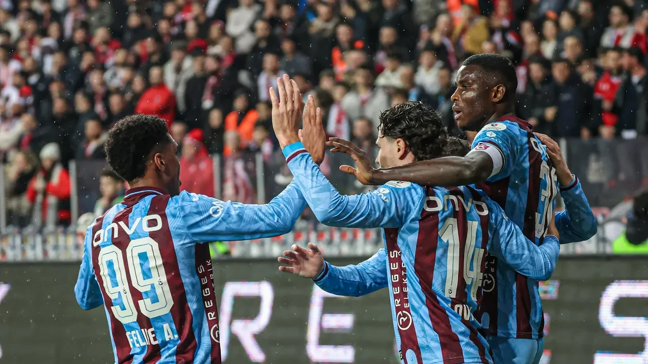 Trabzonspor Karadeniz derbisini kazandı: Samsunspor deplasmanında altın değerinde 3 puan!