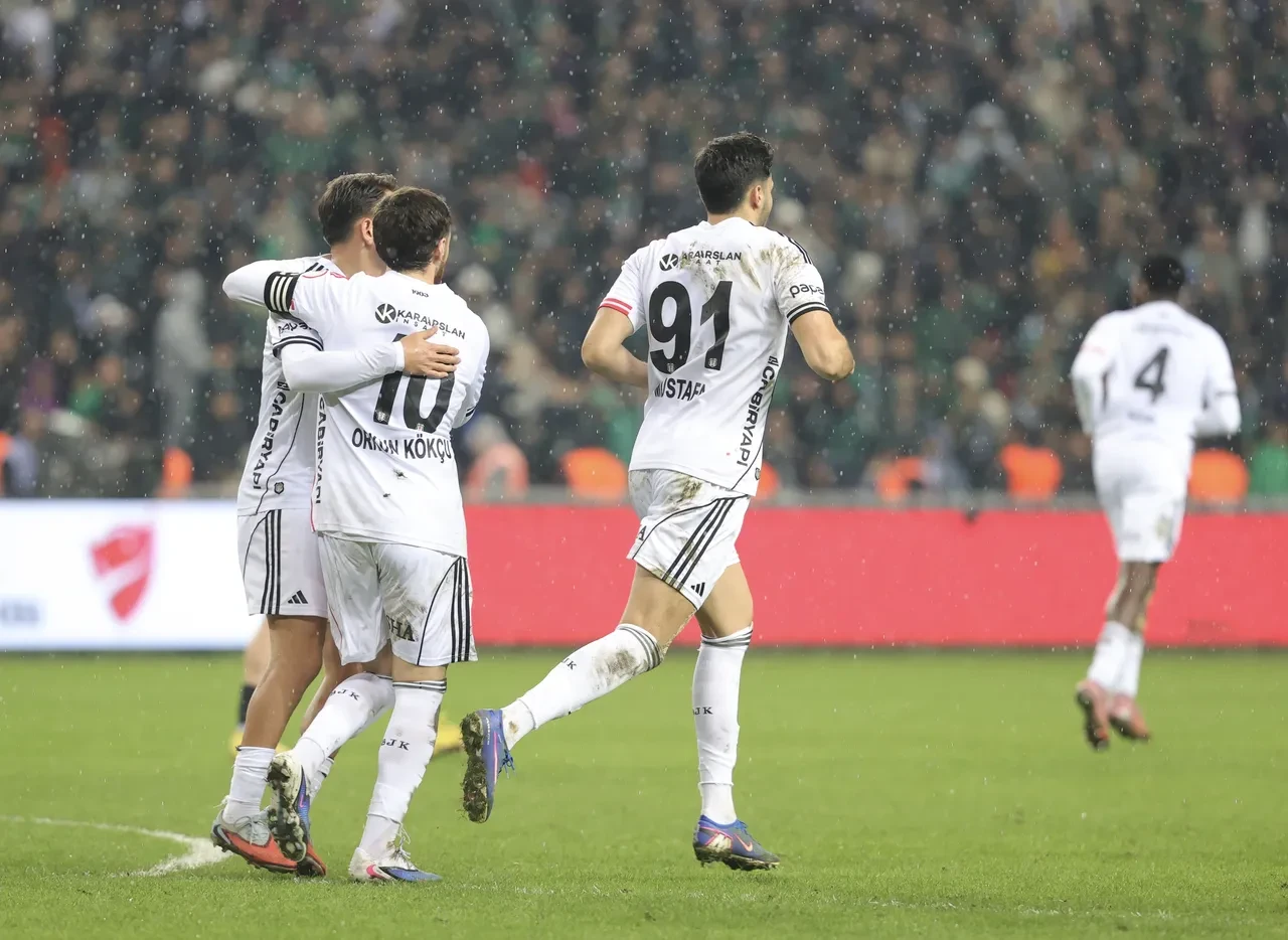 Beşiktaş Alanyaspor maçı canlı nereden izlenir, hangi kanalda? Kritik karşılaşma saat 20.00'de başlayacak
