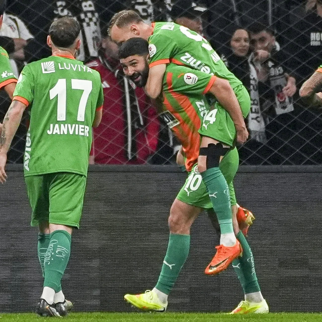 Beşiktaş ve Alanyaspor puanları paylaştı: Dolmabahçe'de gol düellosu!