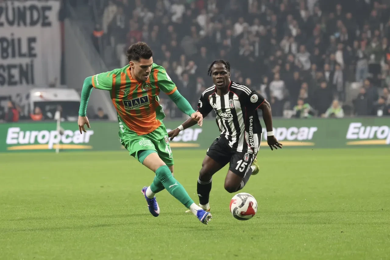 Beşiktaş ve Alanyaspor puanları paylaştı: Dolmabahçe'de gol düellosu!