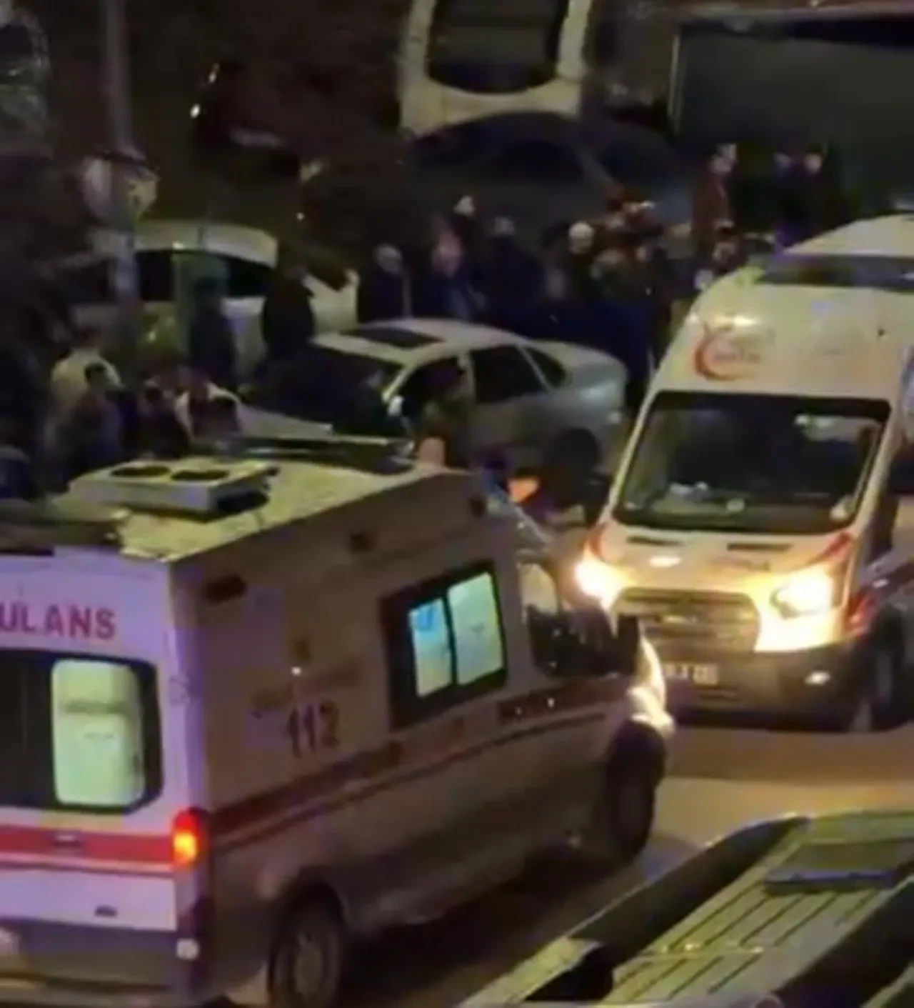 Bursa'da dehşet saldırı kamerada! Araca binerken kurşun yağdırdılar: 2 ağır yaralı