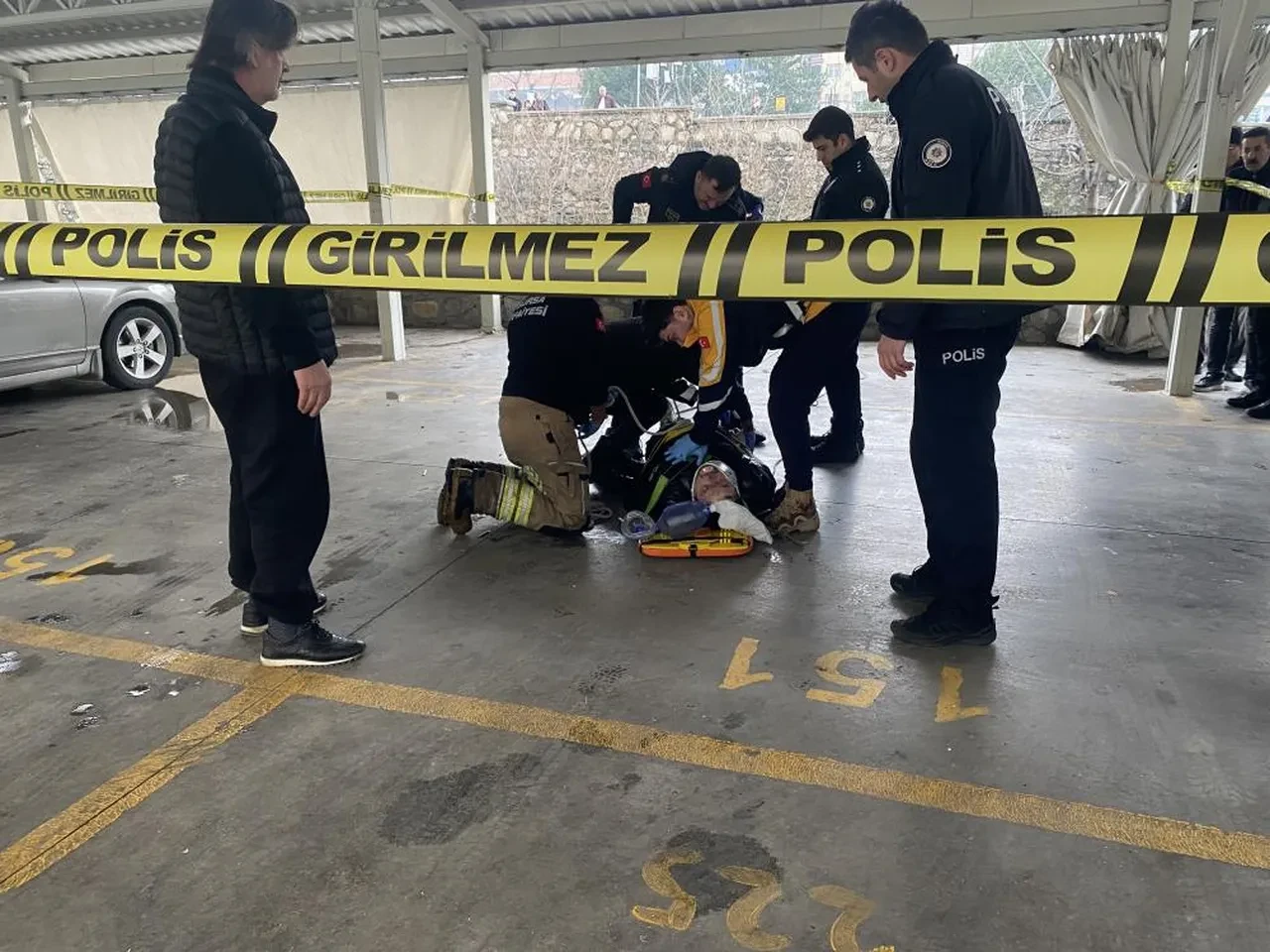 Bursa'da dereye düşen adam kalp masajıyla hayata döndürüldü