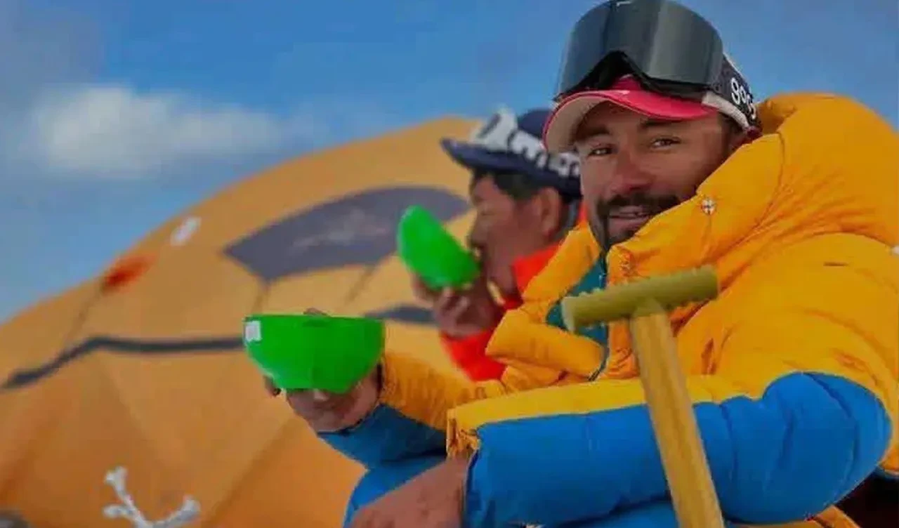 Buz duvarına tırmanırken yere çakıldı! Genç dağcının feci ölümü