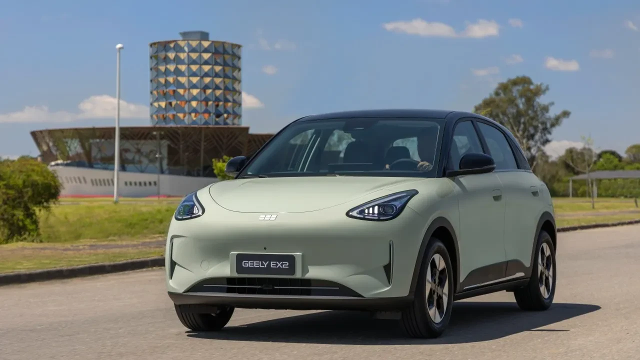 Çin'in satış rekortmeni elektrikli aracı Avrupa yolunda: Geely EX2