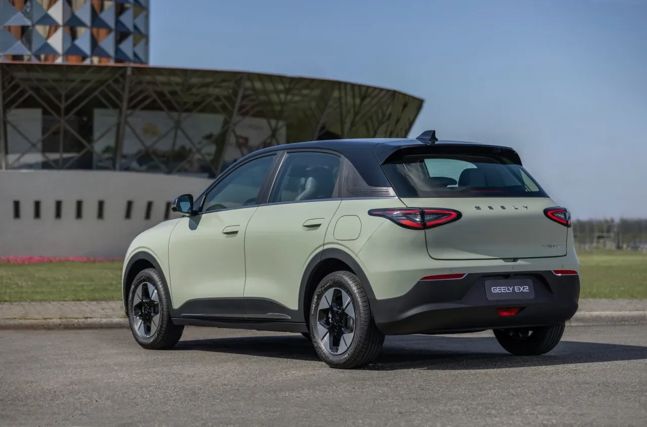 Çin'in satış rekortmeni elektrikli aracı Avrupa yolunda: Geely EX2