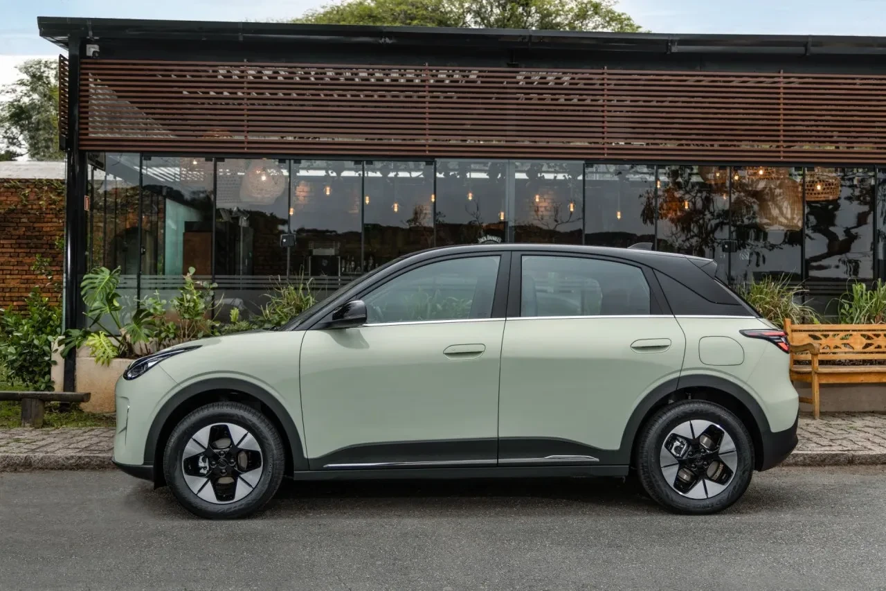 Çin'in satış rekortmeni elektrikli aracı Avrupa yolunda: Geely EX2