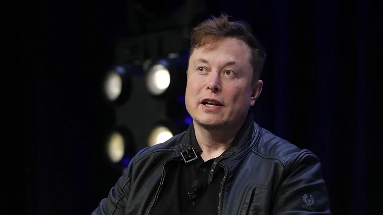 Elon Musk rotayı Mars'tan Ay'a çevirdi