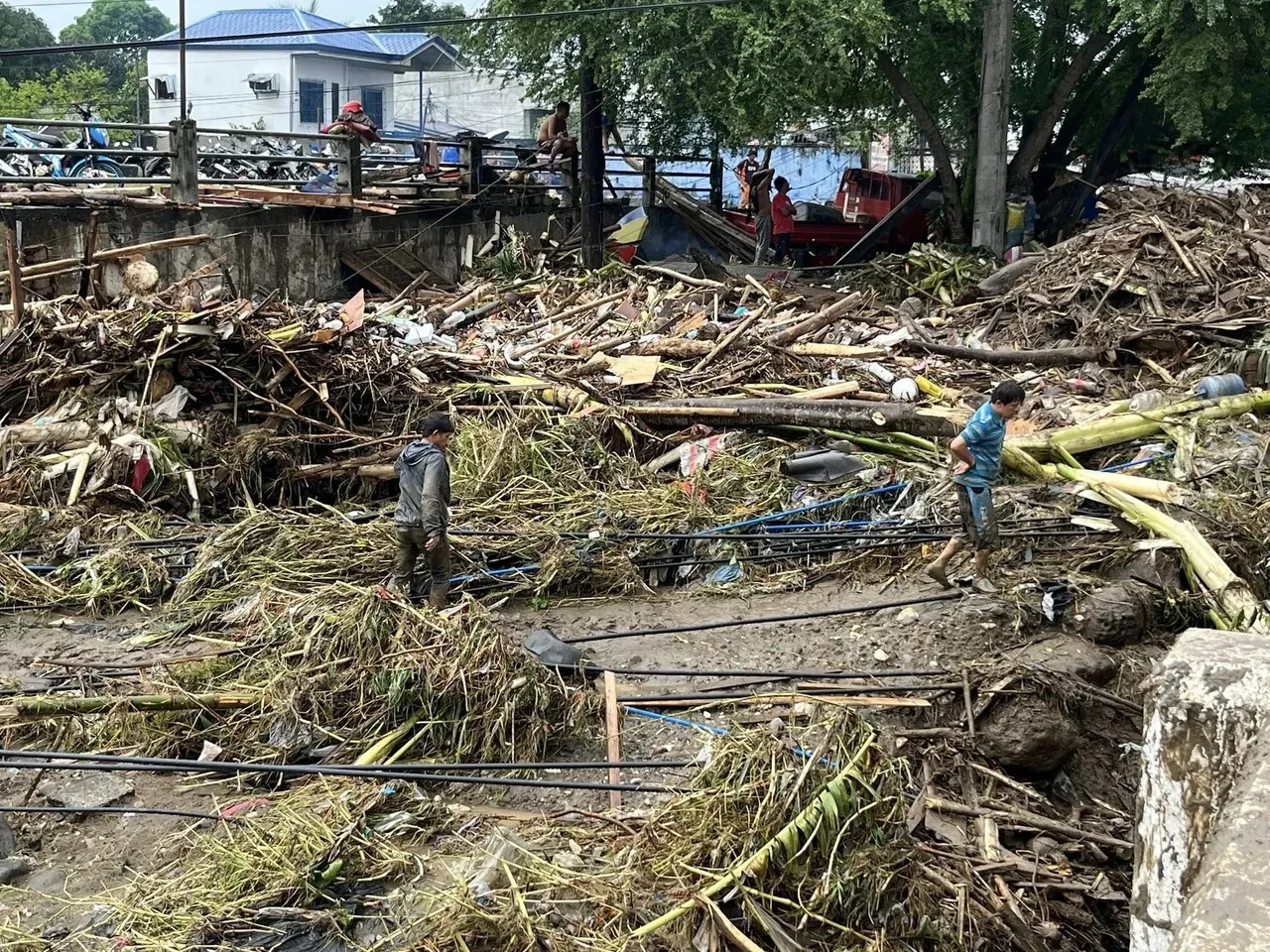 Filipinler'in başı Basyang ile belada! Tropikal fırtına ülkeyi felç etti: Çok sayıda ölü var