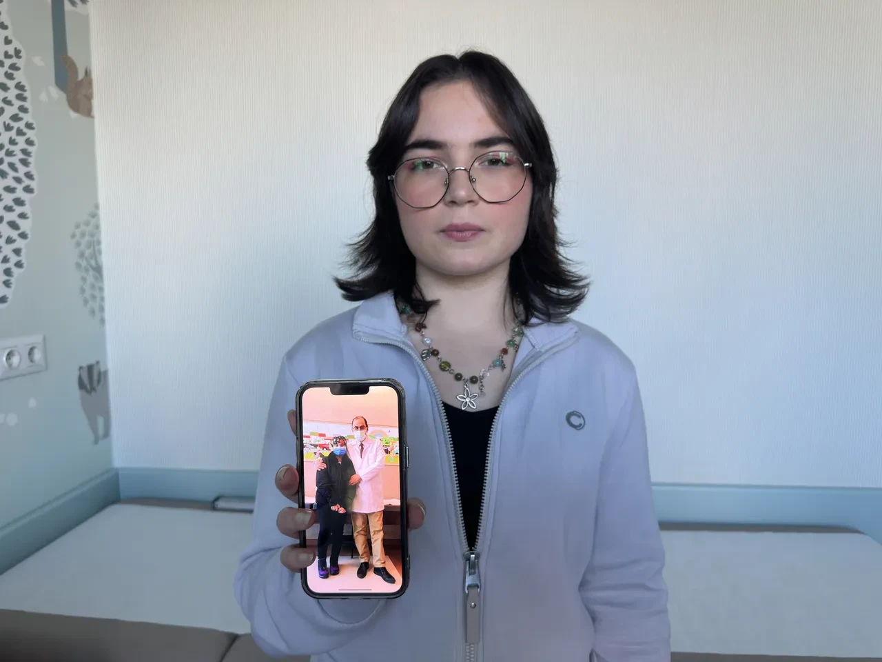 Hastasıydı, meslektaşı oldu! Kanseri yenen genç kız yıllar sonra doktoruyla aynı karede