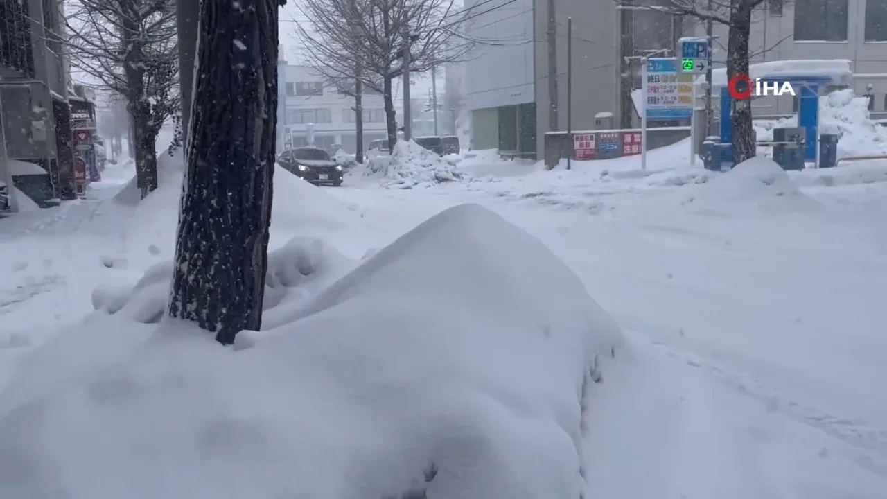 Kar fırtınası Japonya'yı esir aldı! Bilanço her geçen gün artıyor