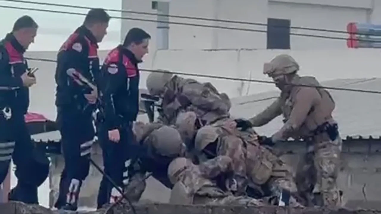 Kız kardeşi hakkında dedikodu iddiası kan döktü: Eski iş yerini bastı, 2’si ağır 4 yaralı