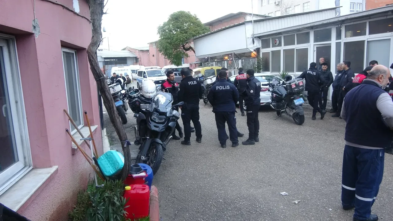 Kız kardeşi hakkında dedikodu iddiası kan döktü: Eski iş yerini bastı, 2’si ağır 4 yaralı