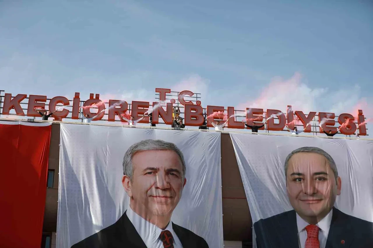 Mesut Özarslan'dan Özgür Özel'e suç duyurusu! Fatih Atik küfürlü mesajları anlattı