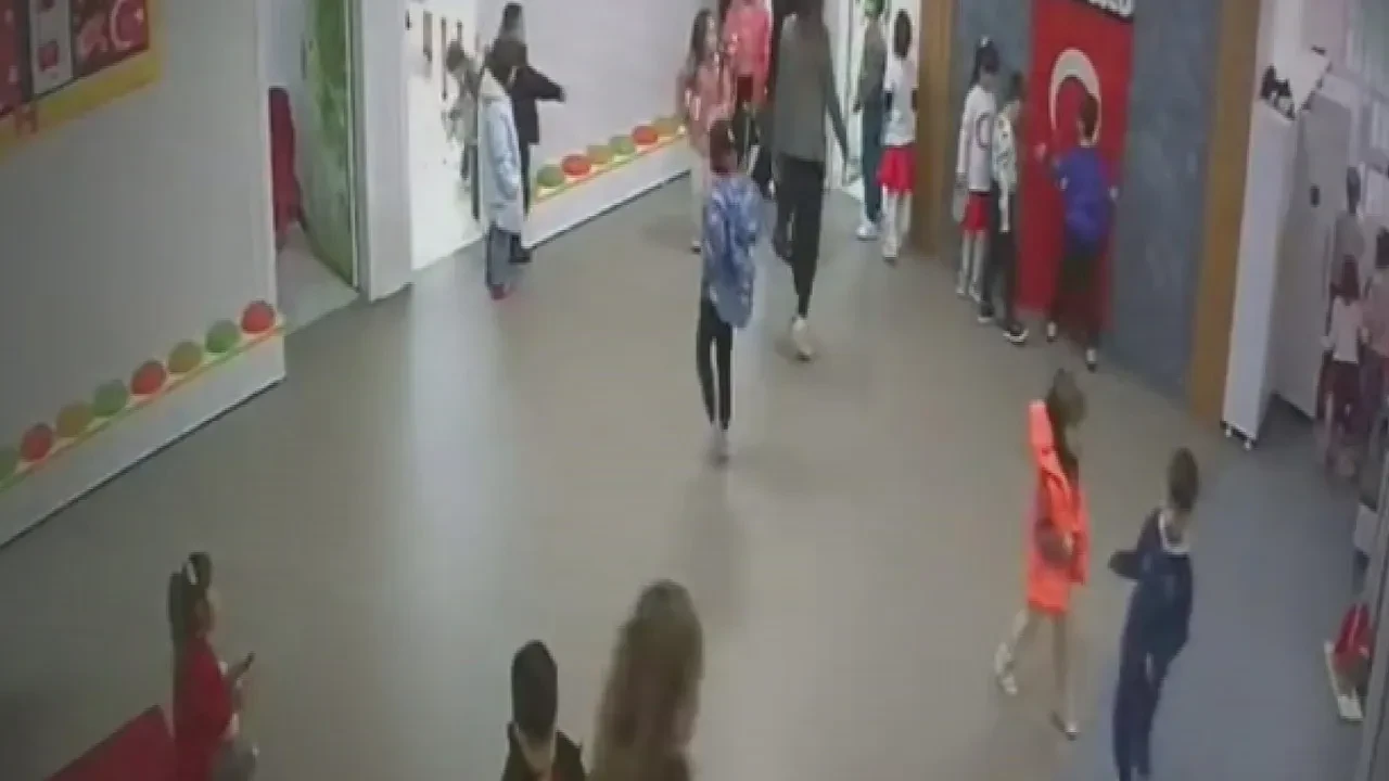 Öğrencilerin bayrak hassasiyeti duygulandırdı