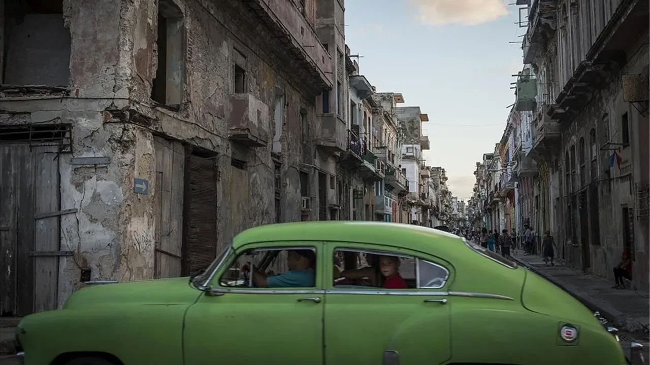 Oteller kapandı, turistler tahliye edildi! Küba'da petrol krizi her geçen gün artıyor