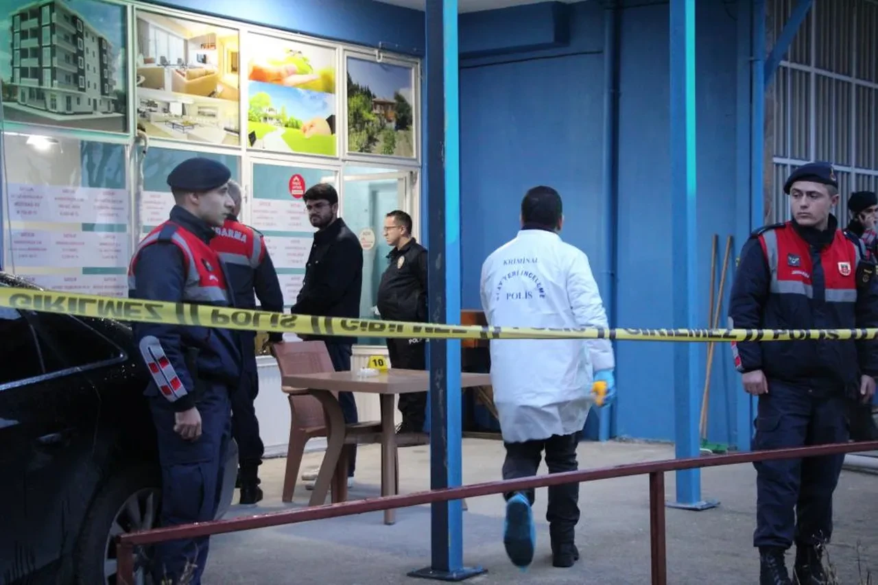 Sakarya'da çifte cinayet! Eşini ve MHP'li başkanı öldüren emekli polis tutuklandı