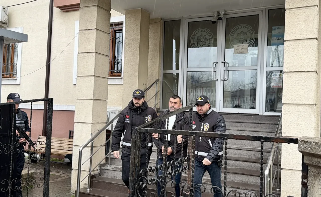 Sakarya'da çifte cinayet! Eşini ve MHP'li başkanı öldüren emekli polis tutuklandı