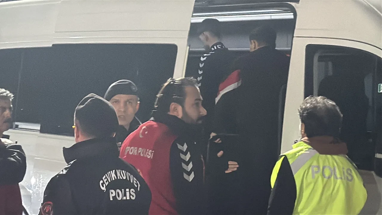 Samsun'da Trabzonspor takım otobüsünü taşlayan 6 kişi gözaltında