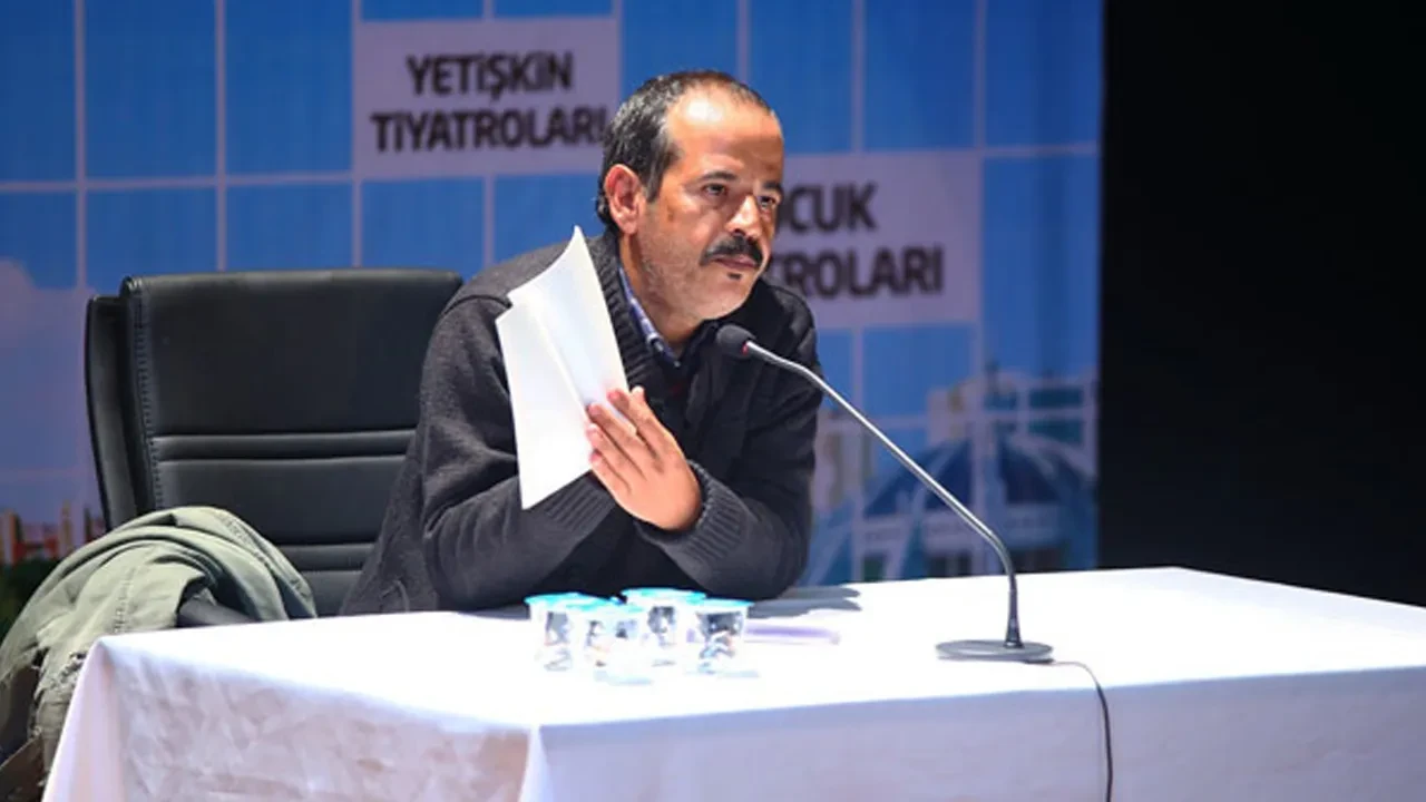 Yazar Bülent Akyürek tedavi gördüğü hastanede hayatını kaybetti