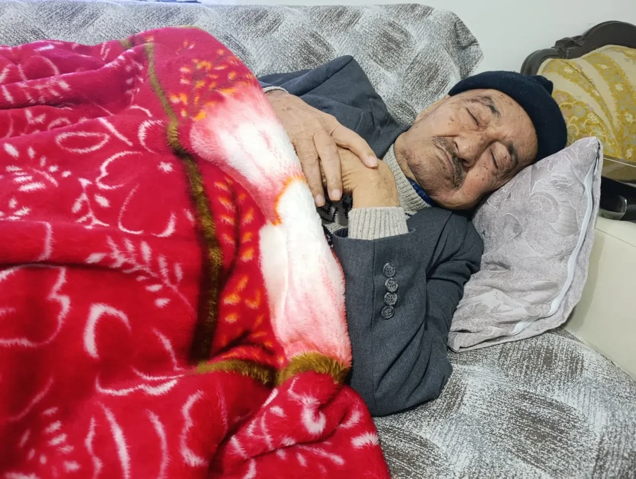 Acı üstüne acı! Oğulları ölünce gelin evlerini sattı: Baba felç kaldı