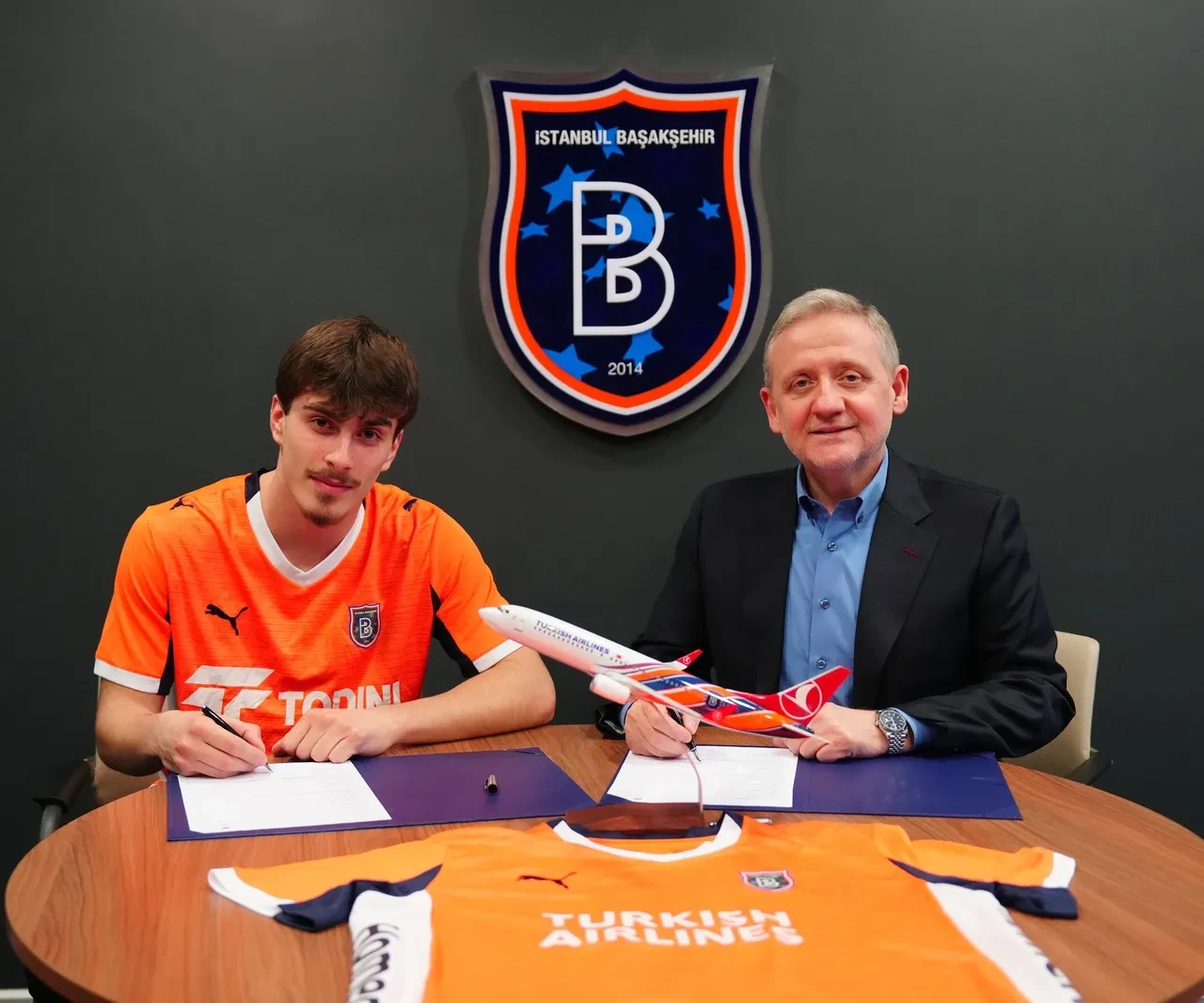 Başakşehir'e 17 yaşında Gürcü oyuncu! Saba Kharebashvili transferi açıklandı