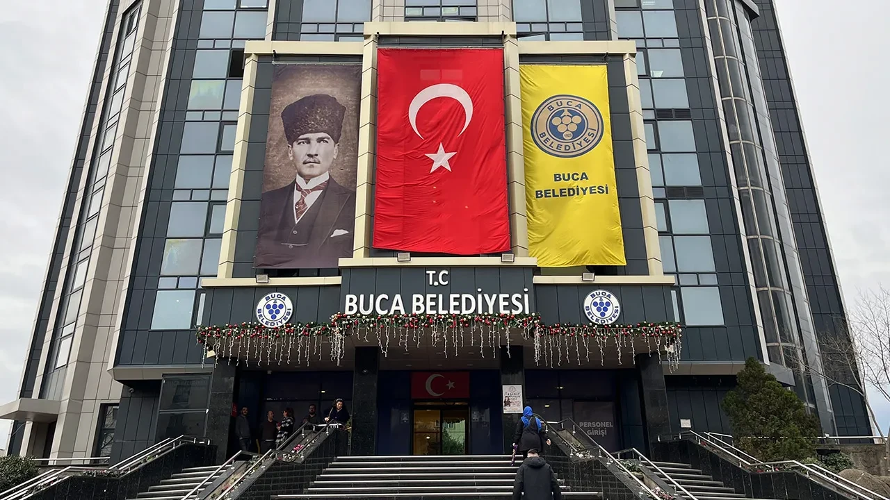 Buca Belediyesi'ne yolsuzluk soruşturmasında yeni gelişme! 26 şüpheli adliyede