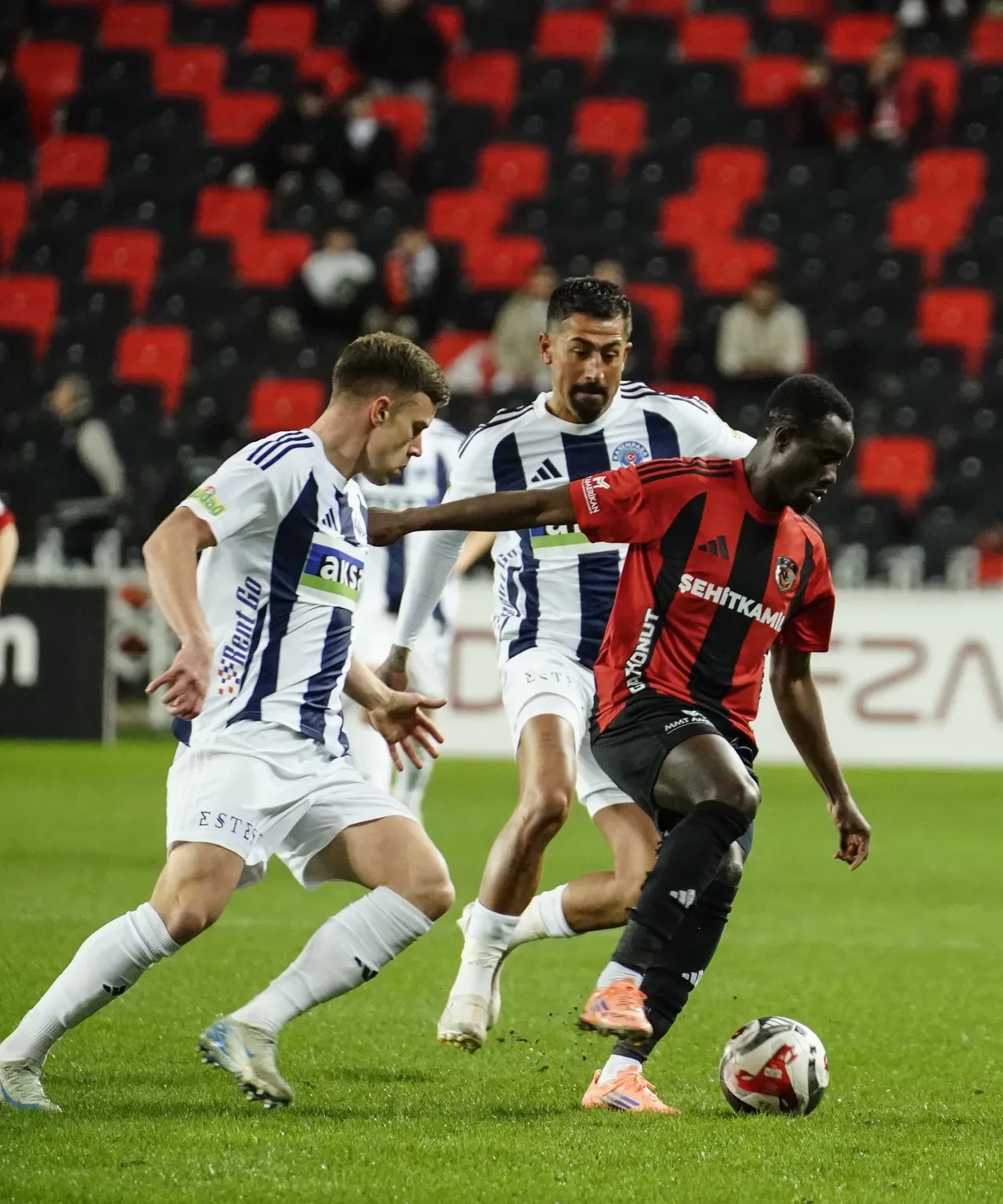 Emre Belözoğlu'ndan sert çıkış: "En büyük hayal kırıklığını yaşadım"