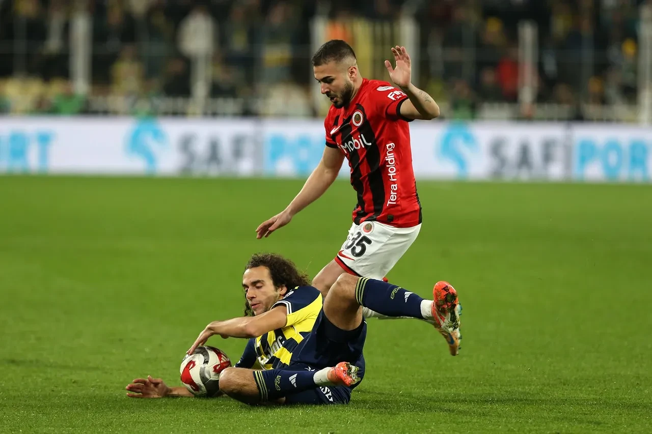 Fenerbahçe Gençlerbirliği'ni 3 golle geçti: Süper Lig'de zirve savaşı devam etti!